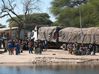 Vor dem Zollhäuschen in Sambia