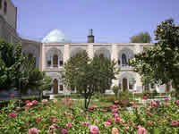 Im Garten des Hotel Abbasi