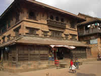 Wohnhaus mit Lebensmittelladen in Bhaktapur