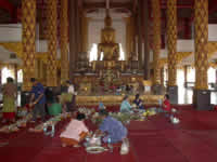 Im Inneren des Wat Suan Dork