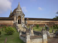Der Eingang zum Wat Phra That Lampang Luang