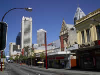 Ein Nebeneinander von Alt und Neu bestimmt das Strassenbild von Perth
