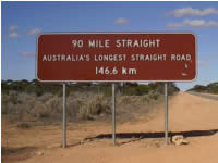 Australiens längste, schnurgerade Strasse