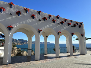 Mit viel Liebe zum Detail: Nerja, das hübsche Küstenstädtchen