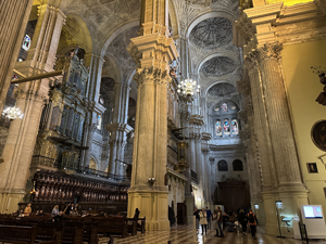 Im Inneren der Kathedrale - einmal mehr eine imposante Zurschaustellung katholischer Pracht