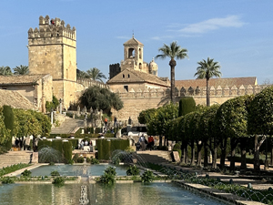 Terrassengärten beim Schloss der Christlichen Könige, dem Alcázar de los Reyes Cristianos