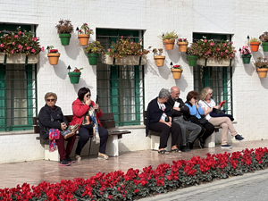 Einwohner von Estepona am Sonnentanken