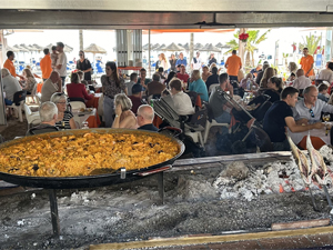 Paella an der Playa Burriana, Nerja