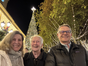 Abendspaziergang im festlich beleuchteten Sevilla